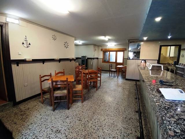Local comercial en Alquiler en Raíces