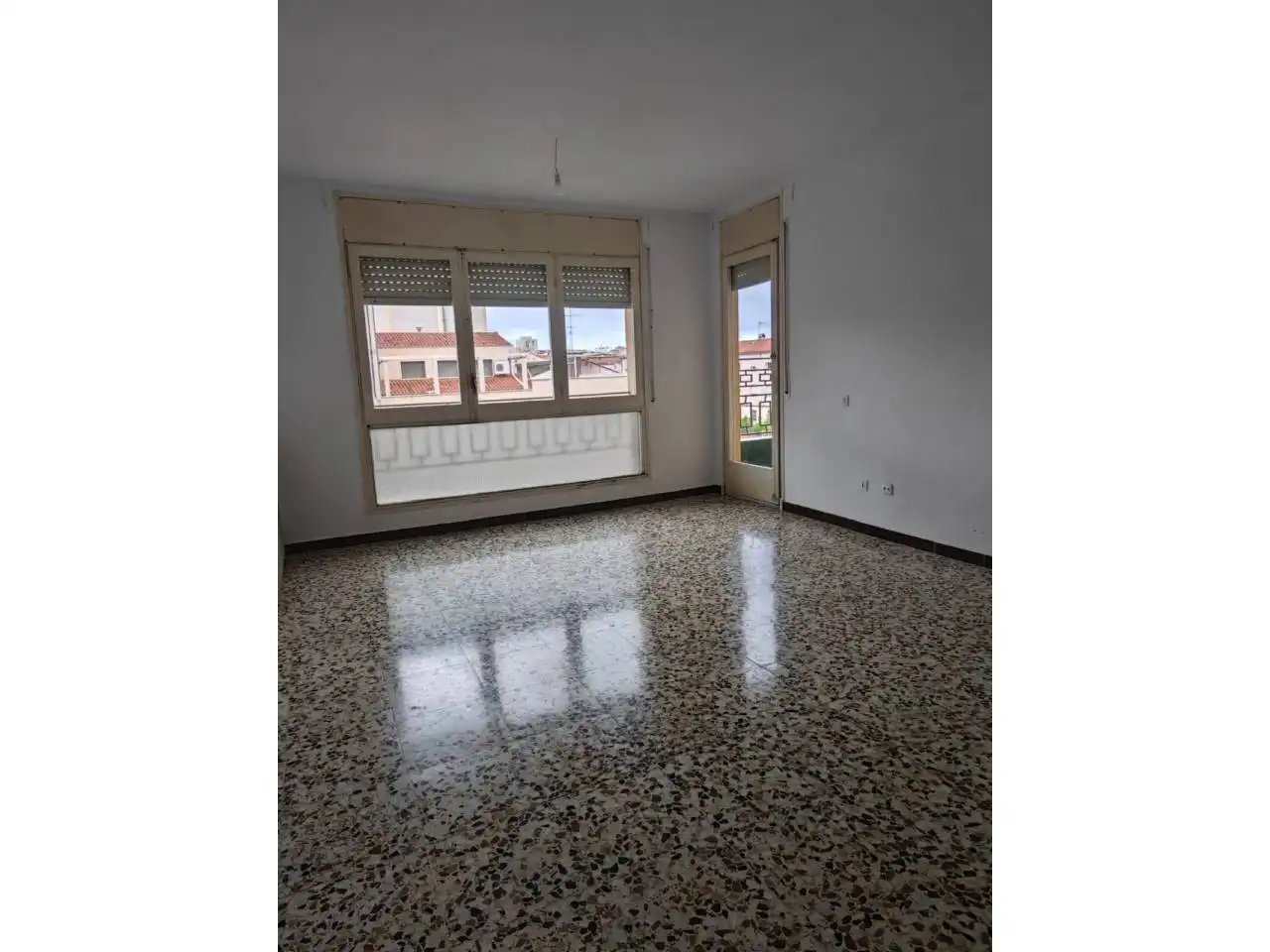 Vista exterior de Piso en venta en Terrassa con Calefacción