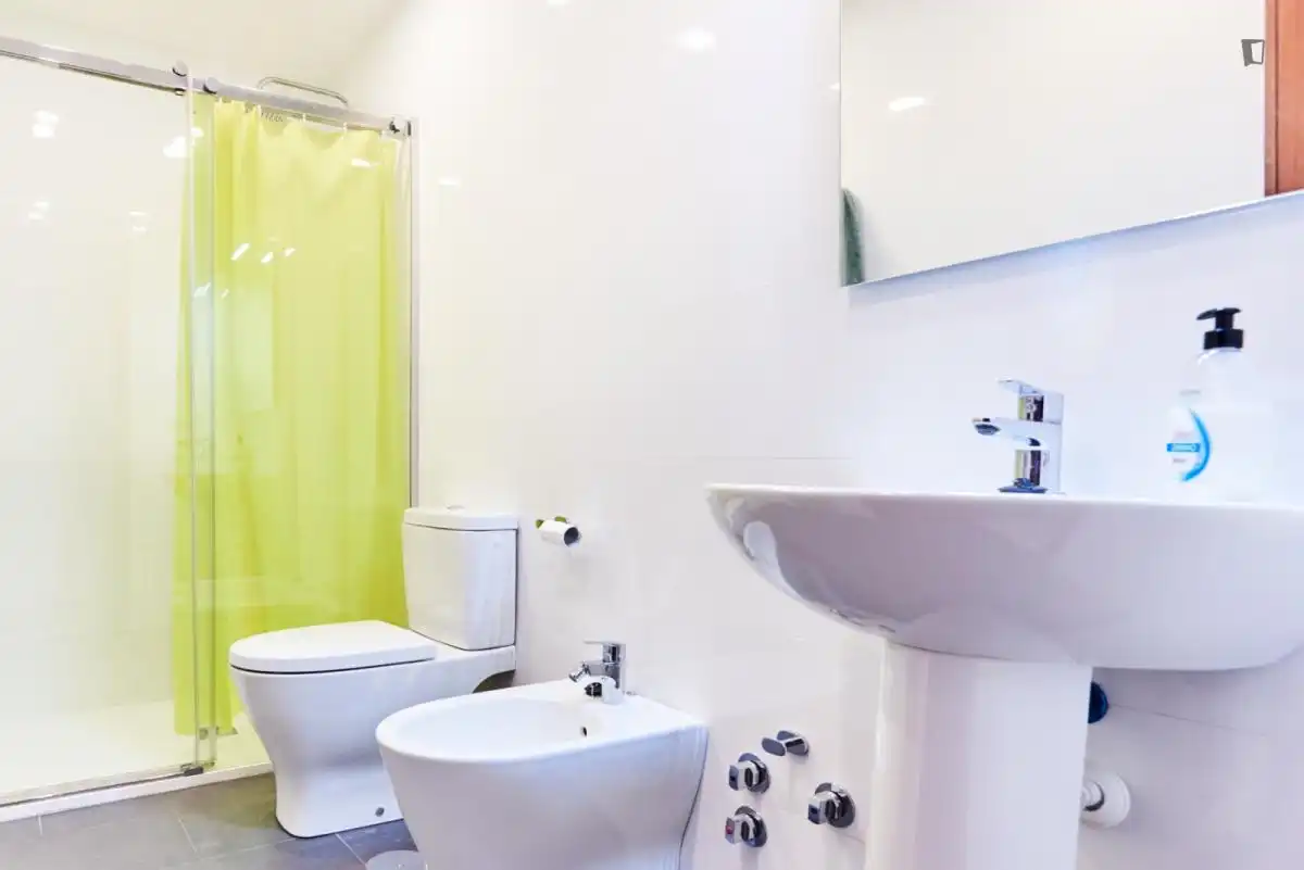 Room in Triana Este