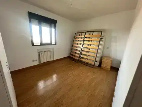 Schlafzimmer von Wohnung zur Miete in  Madrid Capital mit Balkon