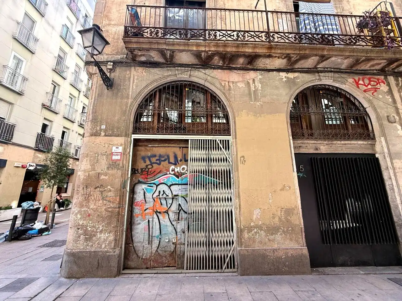 Vista exterior de Local en venta en Barcelona