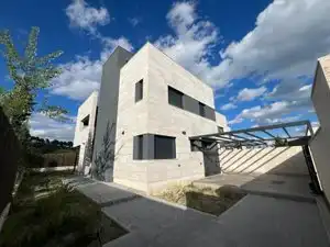 Vista exterior de Casa o chalet en venta en Torrelodones con Aire acondicionado, Calefacción y Jardín privado