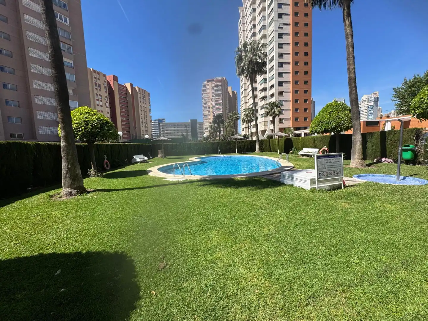 Piscina de Pis en venda en Benidorm amb Aire condicionat, Moblat i Piscina comunitària