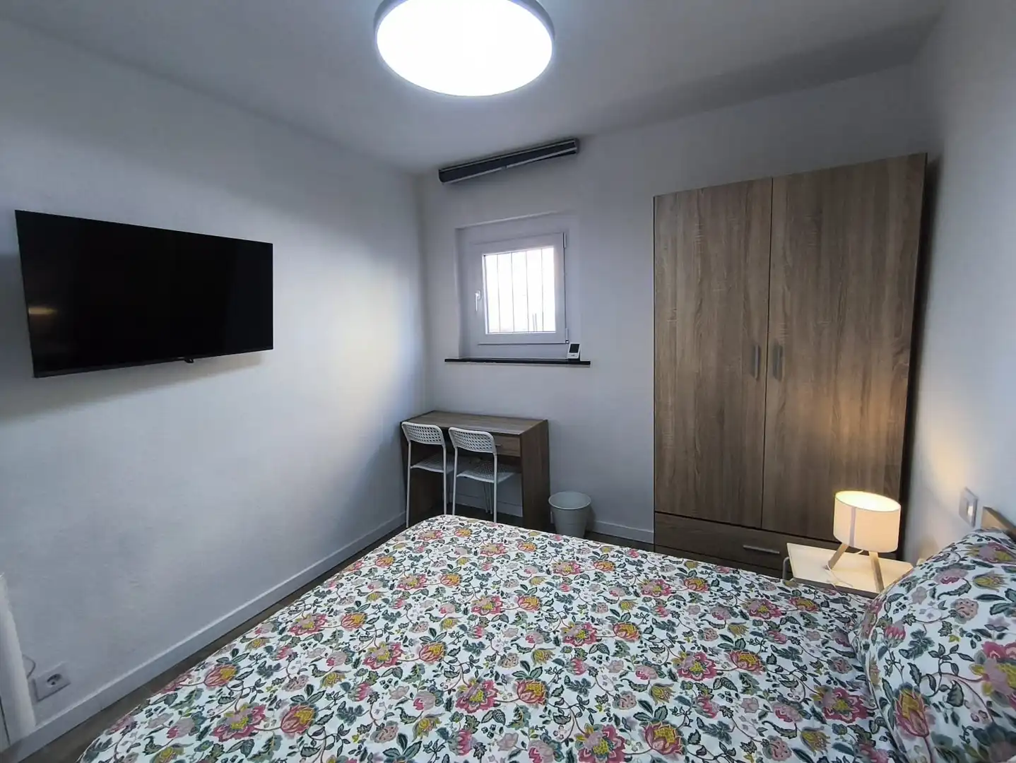 Bedroom of Flat for share in Madrid  with Heating, Furnished and Washing machine