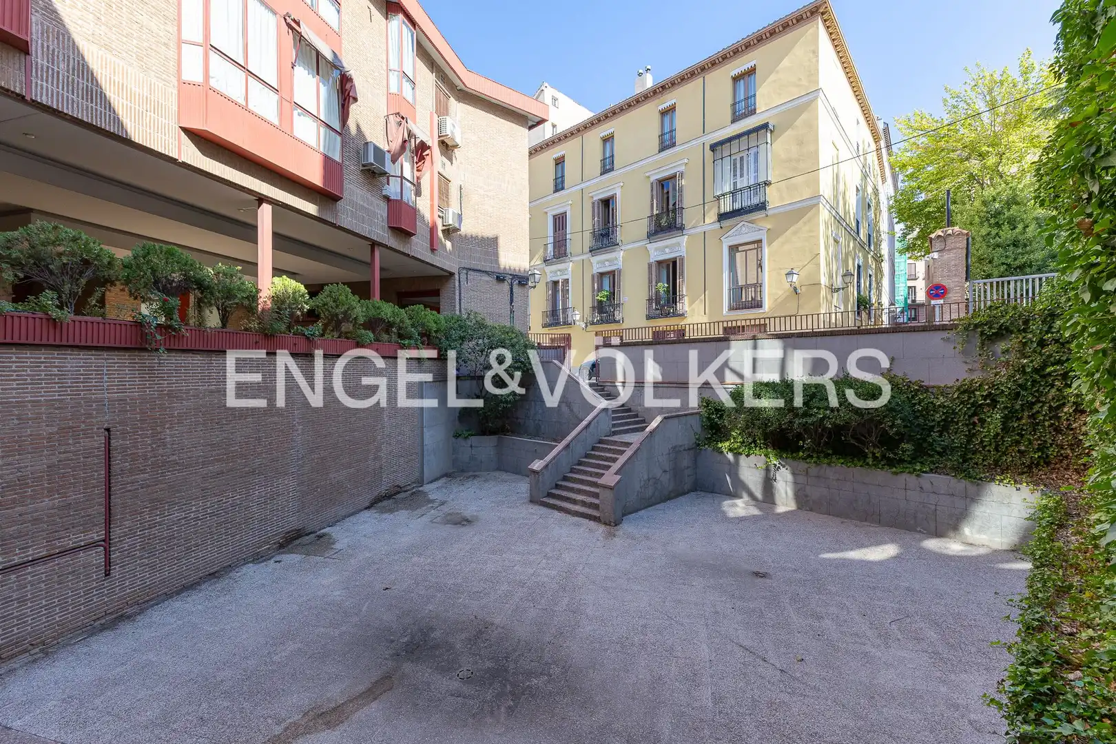 Außenansicht von Wohnung zum Verkauf in Madrid mit Heizung und Parkett