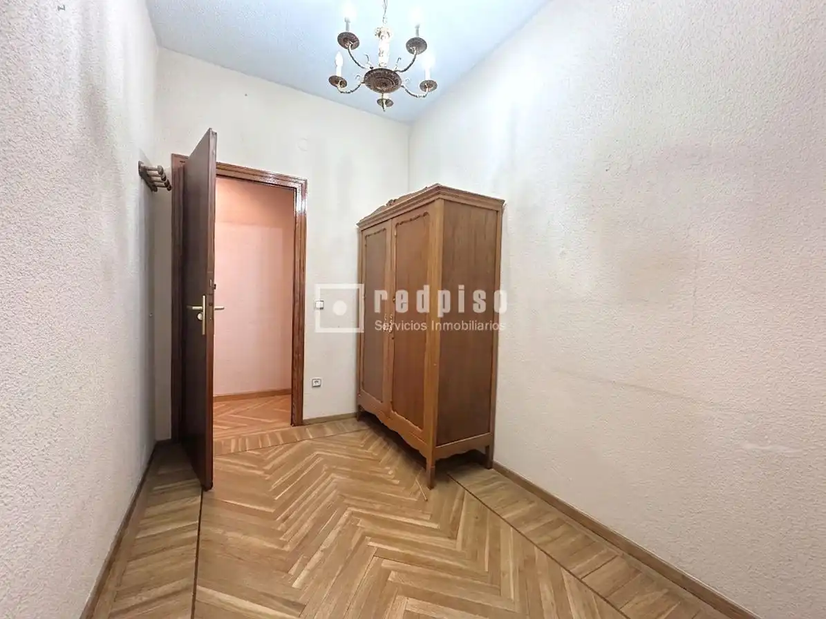 Dormitori de Pis en venda en Madrid amb Calefacció, Parquet i Terrassa