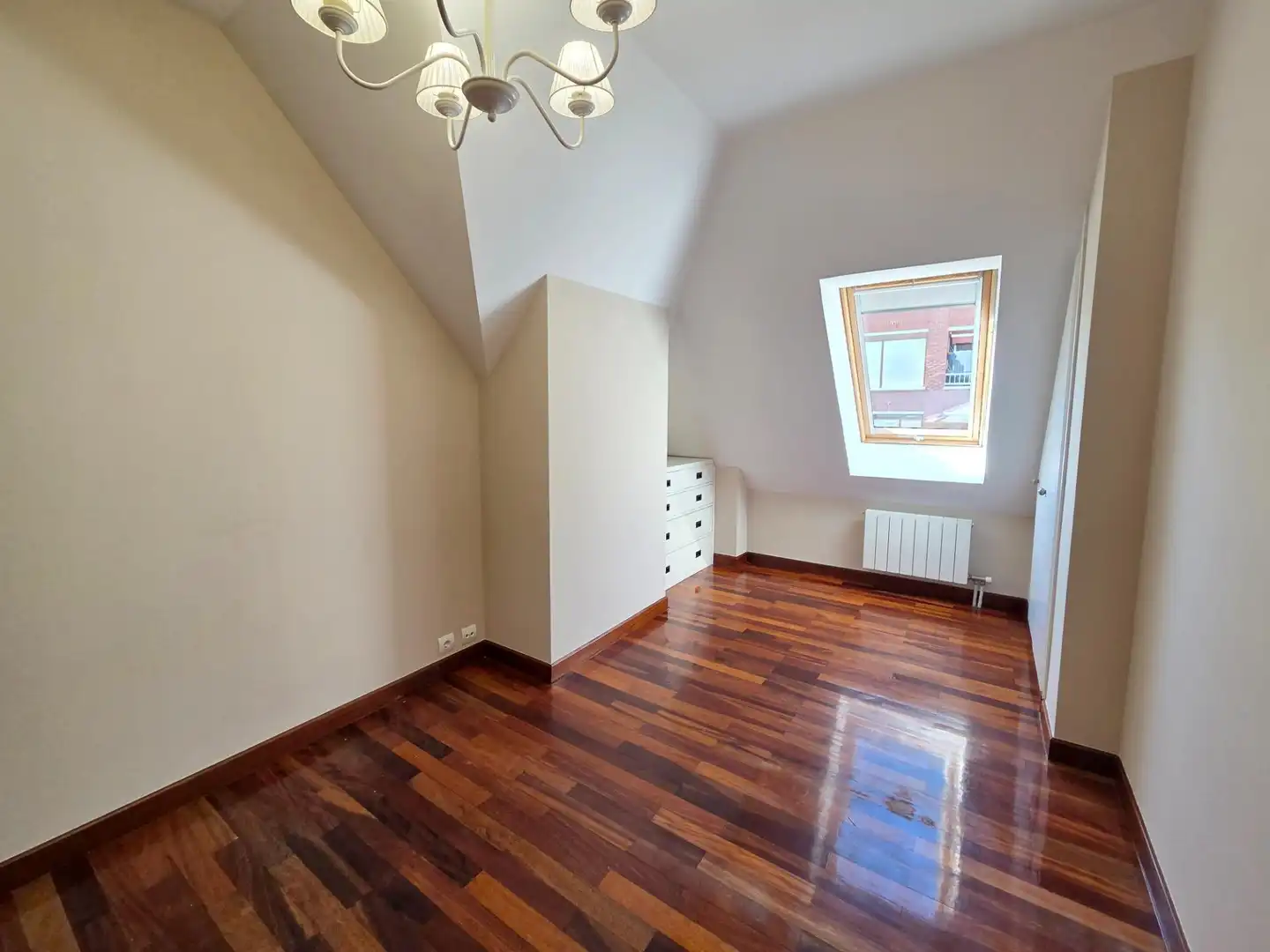 Schlafzimmer von Dachboden zur Miete in Santander mit Heizung, Privatgarten und Parkett