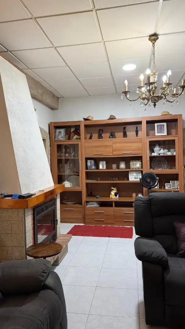Sala d'estar de Casa o xalet en venda en Ribeira amb Jardí privat, Terrassa i Moblat