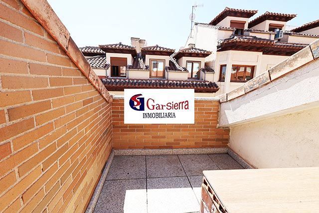 Vista exterior de Dúplex en venta en Alcalá de Henares con Calefacción