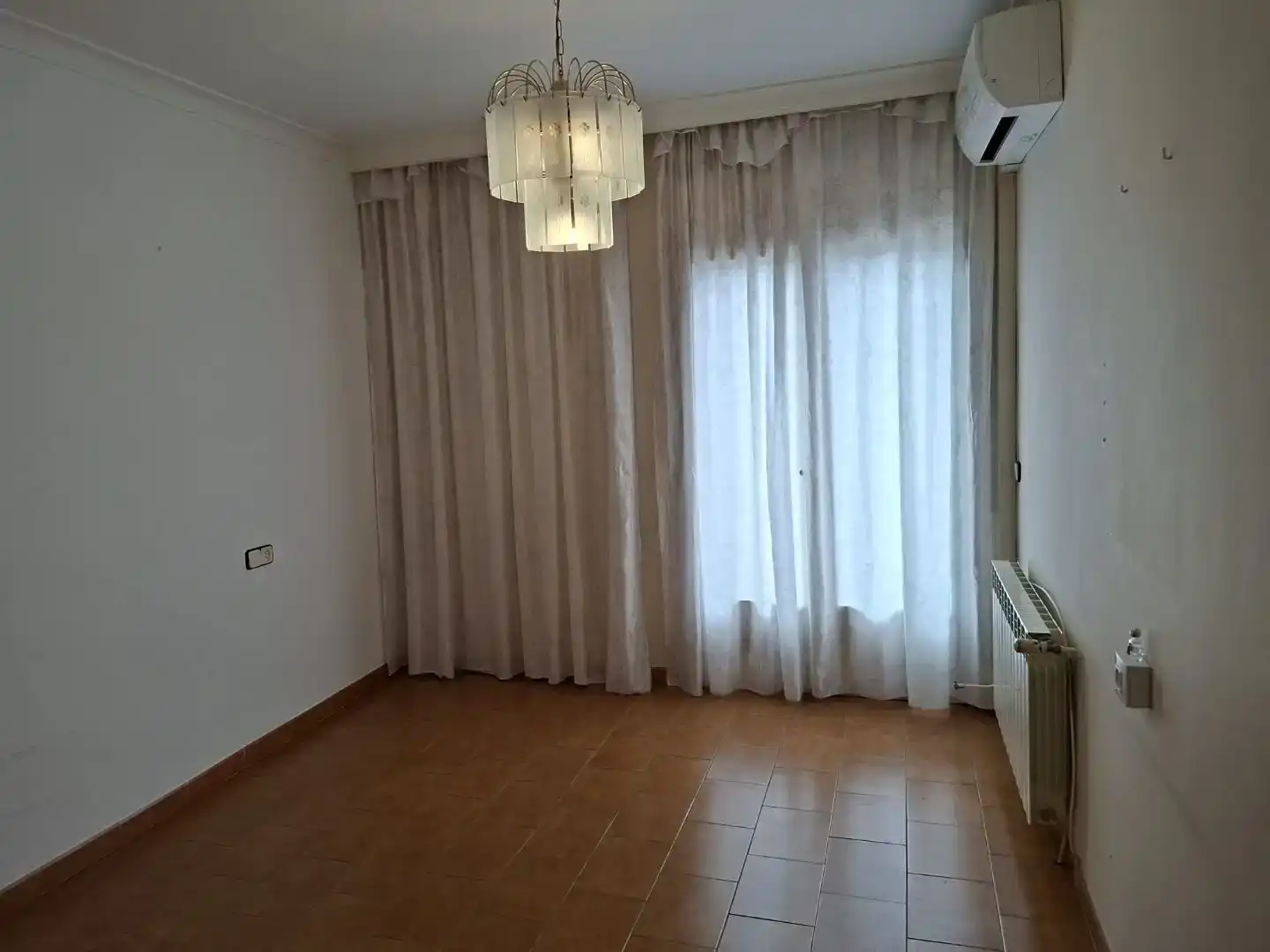 Dormitori de Casa adosada en venda en Vilafant amb Aire condicionat i Balcó