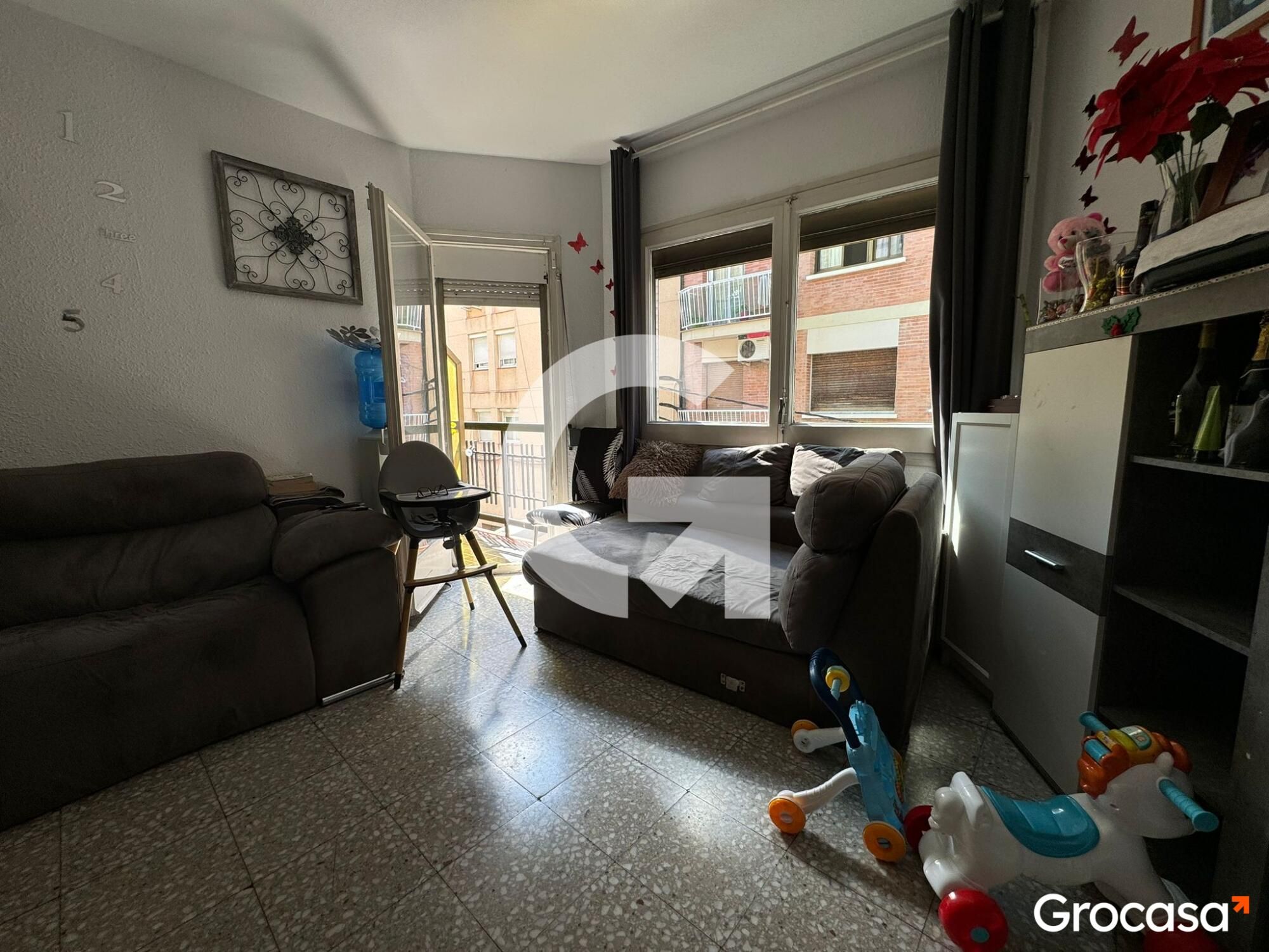 Living room of Flat for sale in L'Hospitalet de Llobregat  with Oven and Balcony