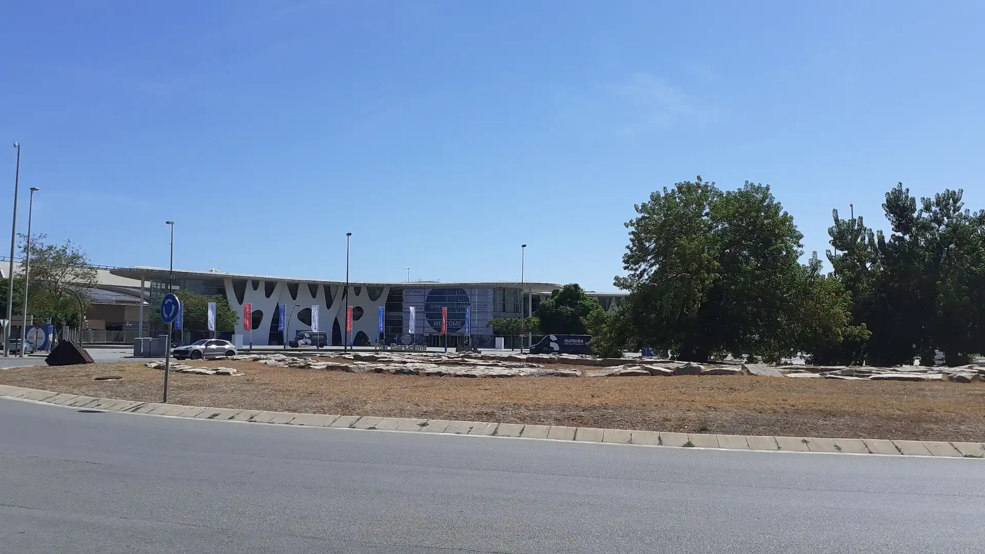 Außenansicht von Fabrikhallen zur Miete in L'Hospitalet de Llobregat