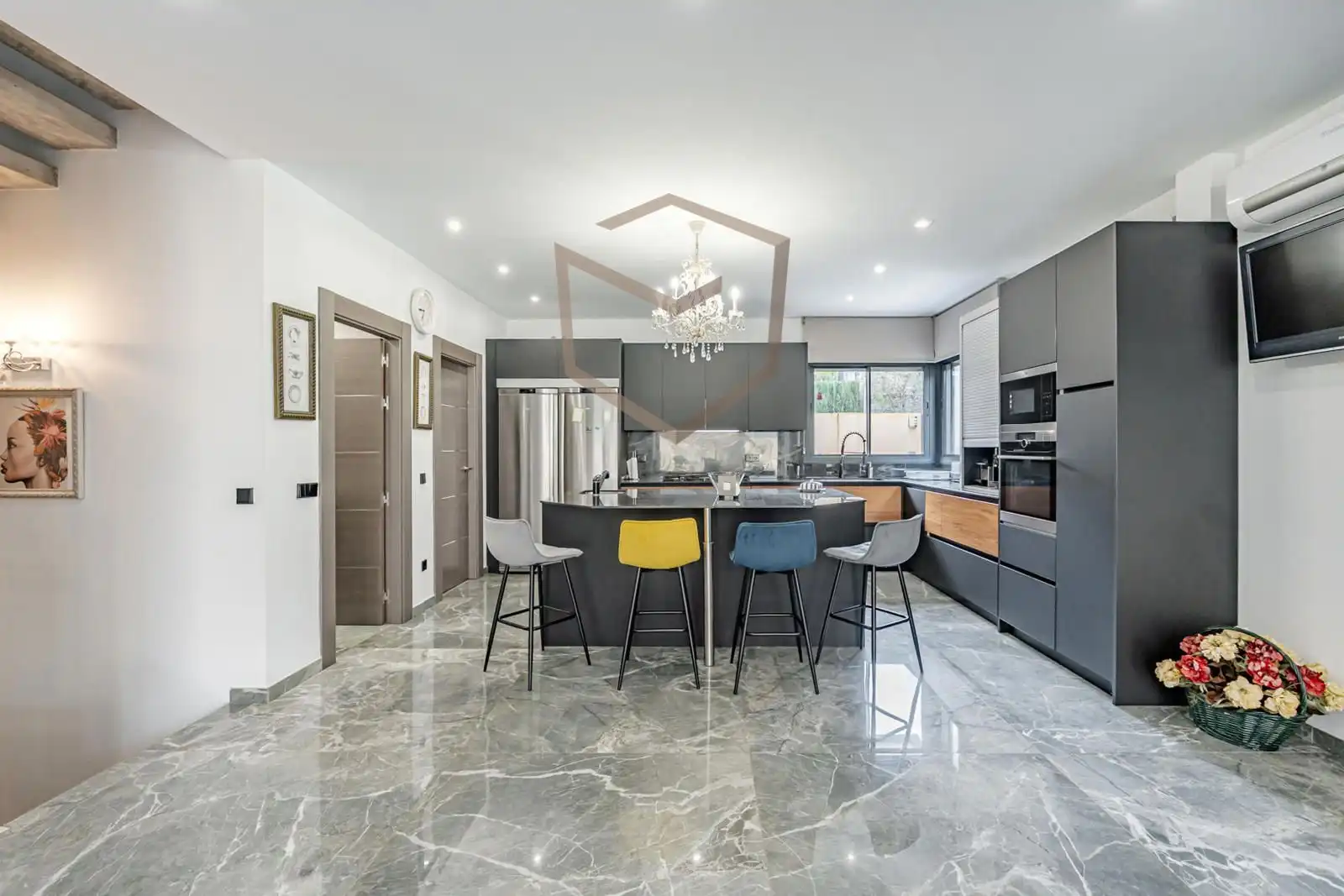 Küche von Einfamilien-Reihenhaus zum Verkauf in Pozuelo de Alarcón mit Klimaanlage, Heizung und Terrasse