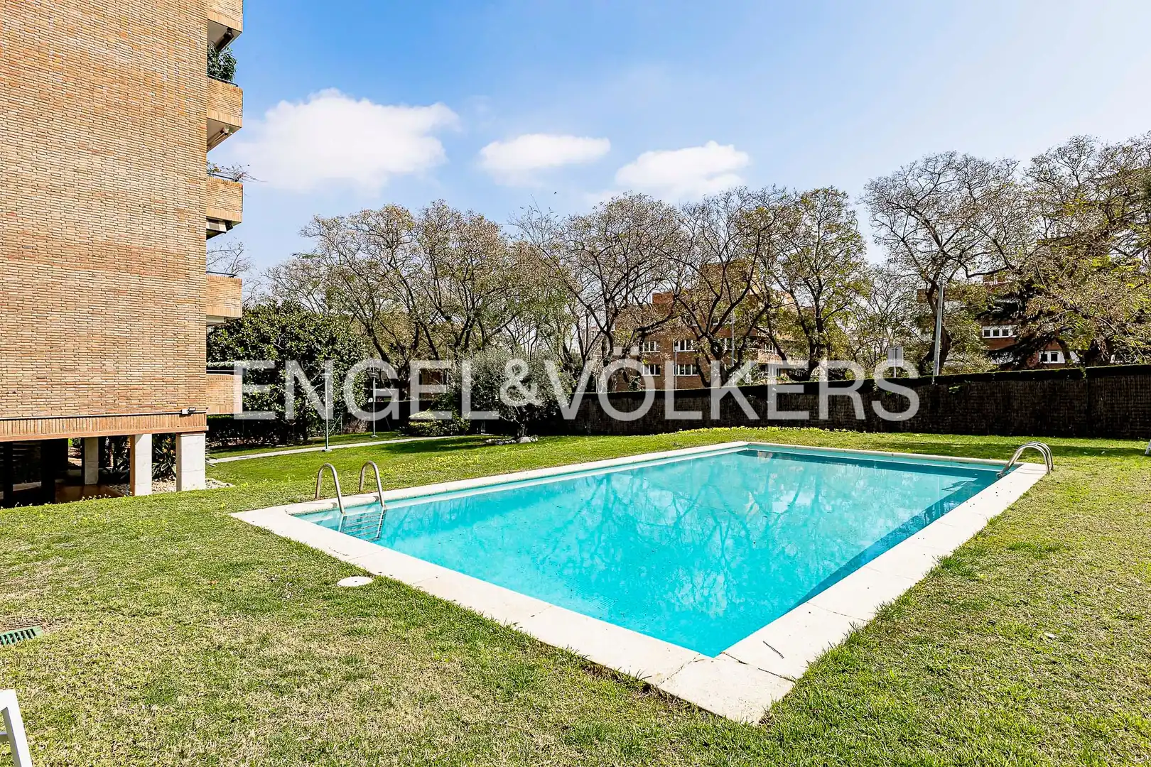 Piscina de Pis en venda en Barcelona amb Aire condicionat, Calefacció i Parquet