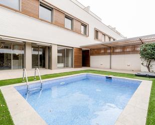 Swimming pool of Single-family semi-detached to rent in Sabadell  with Air Conditioner, Terrace and Swimming Pool