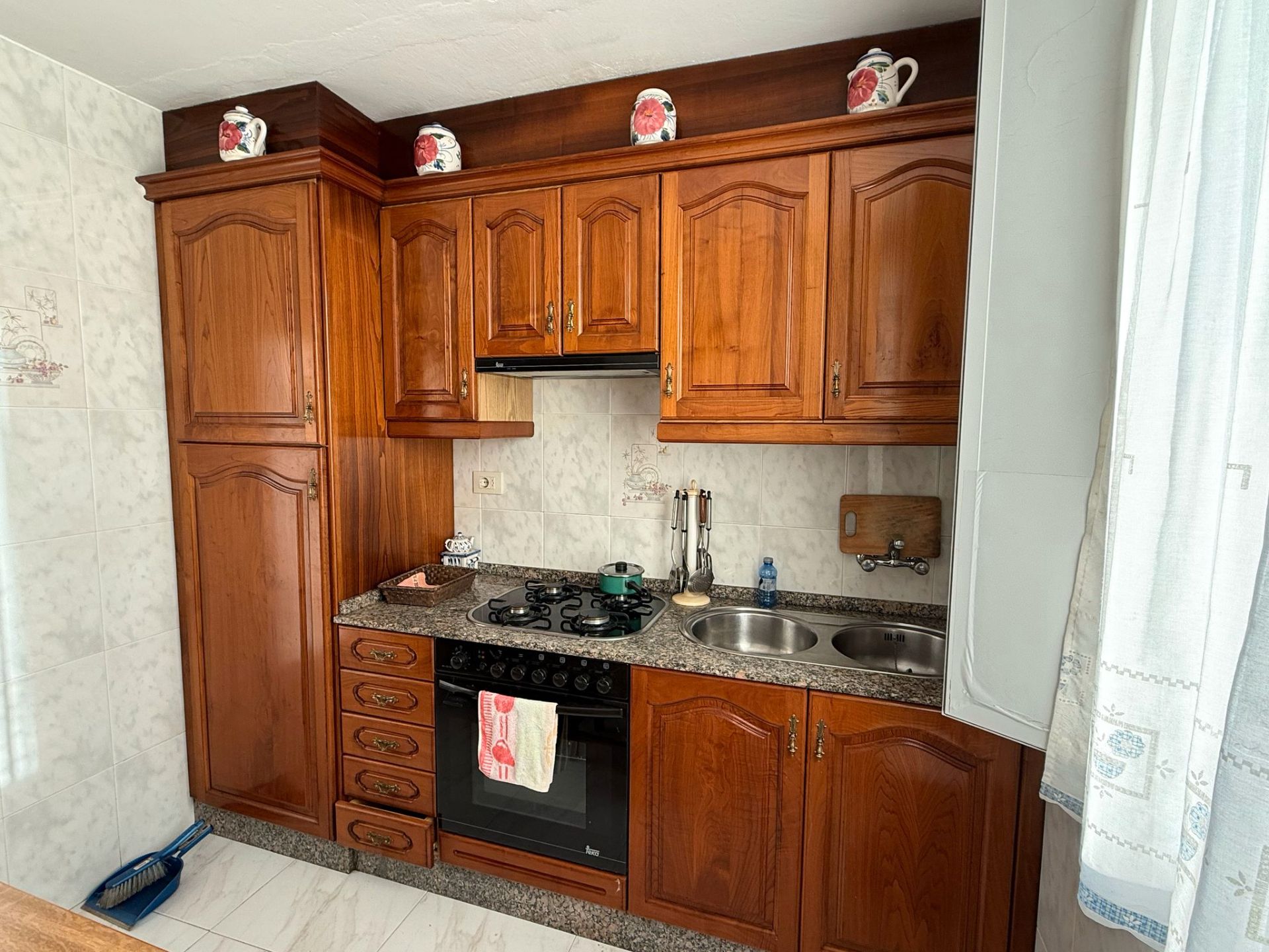 Cuina de Casa adosada en venda en Ferrol amb Calefacció i Jardí privat