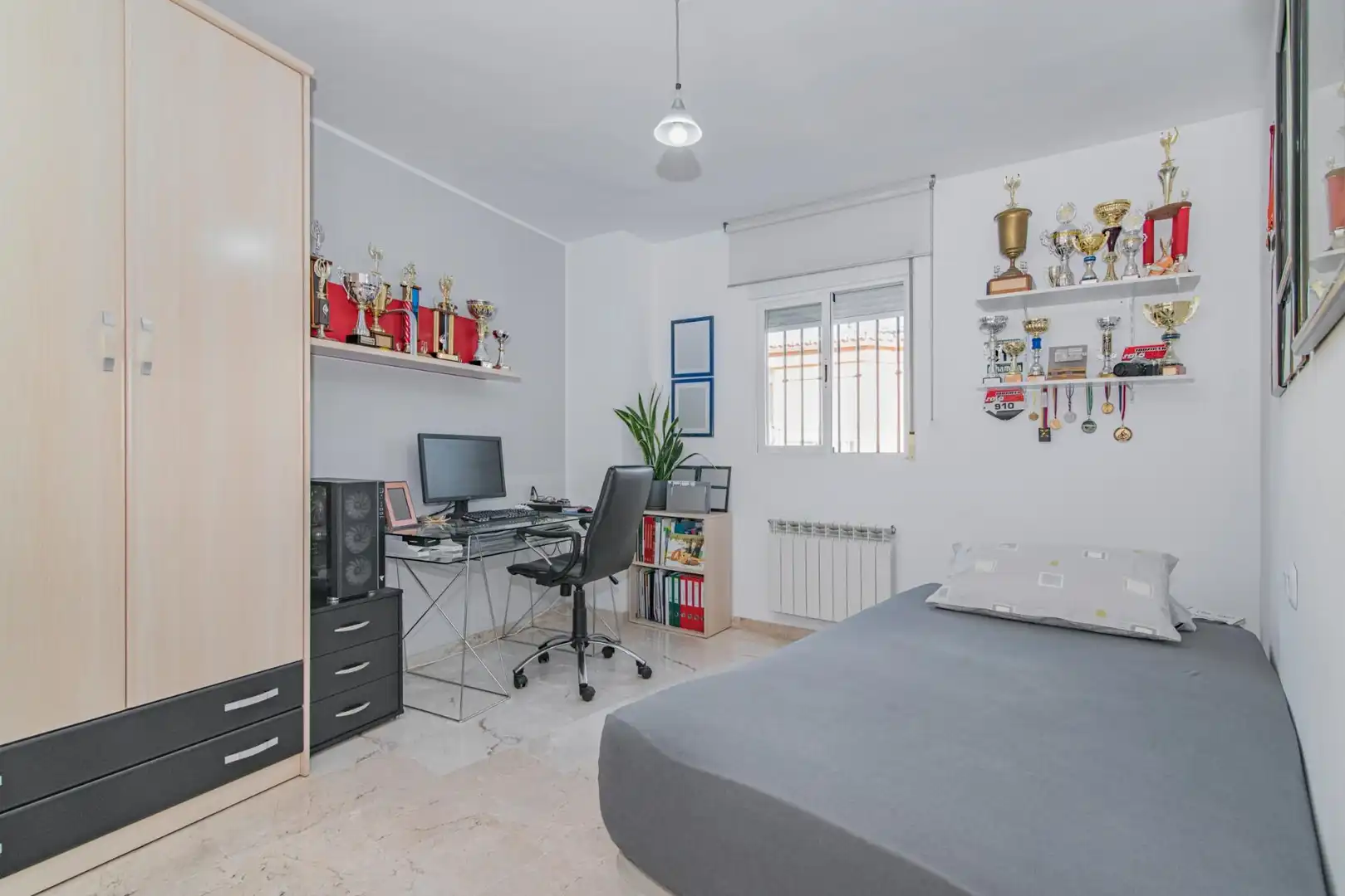 Habitación de Casa adosada en venta en Cájar con Aire acondicionado, Calefacción y Terraza