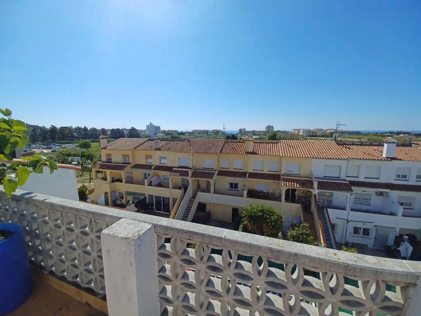 Vista exterior de Casa o xalet en venda en Pineda de Mar amb Aire condicionat, Calefacció i Terrassa