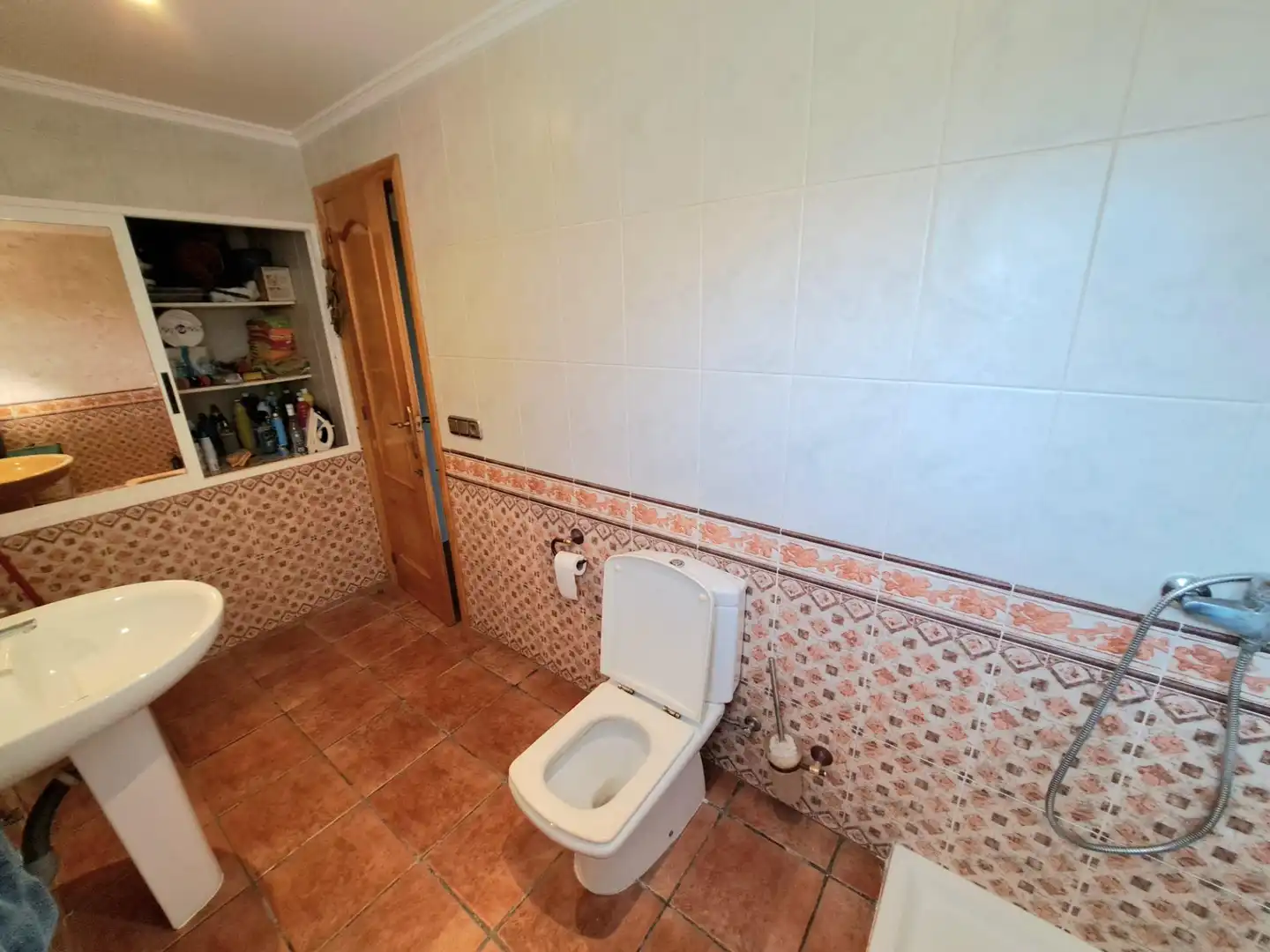 Bathroom of Houses for sale in Alzira  with Air Conditioner, Private garden and Terrace