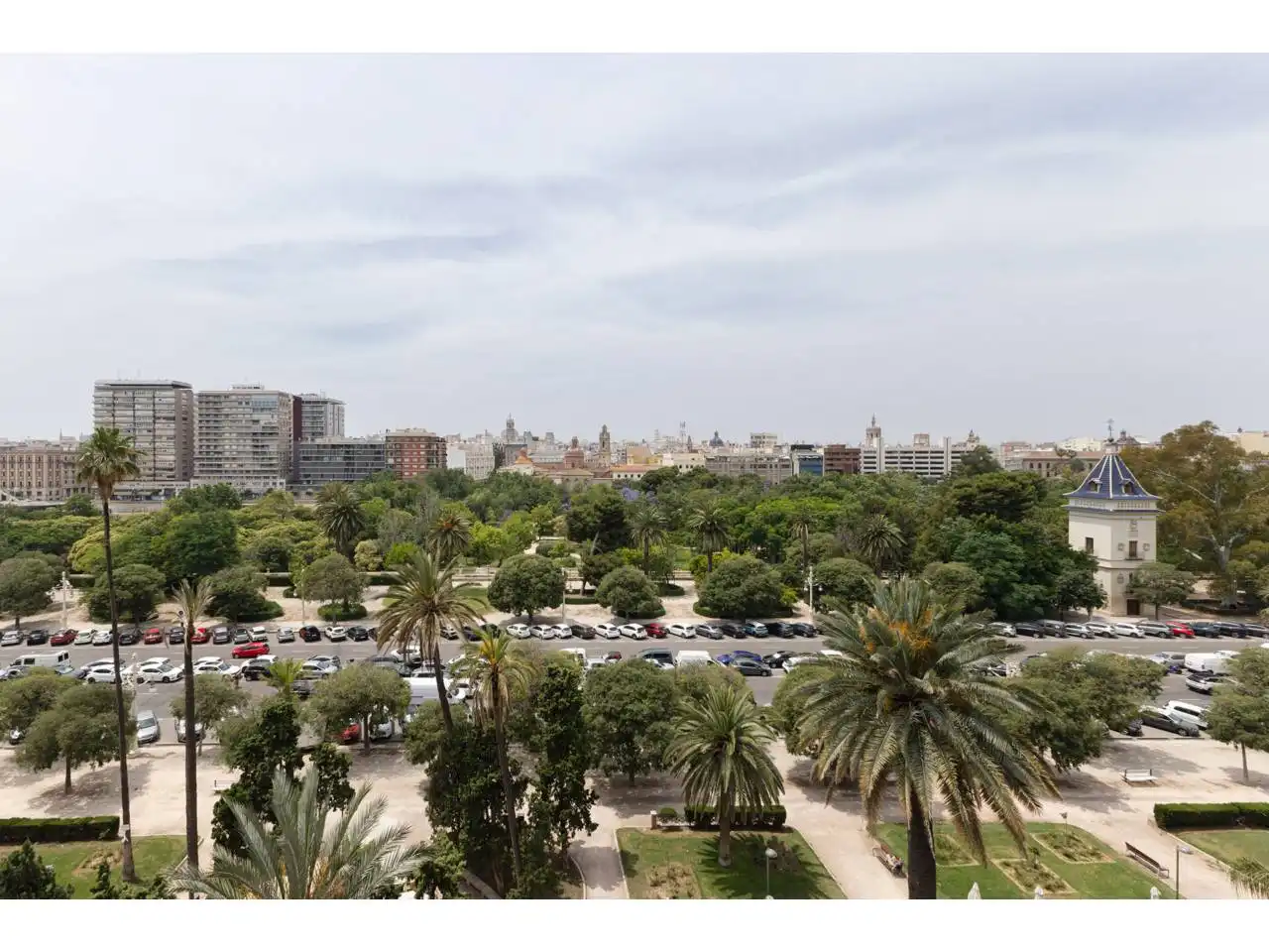 Außenansicht von Wohnung zum Verkauf in Valencia mit Klimaanlage, Heizung und Parkett