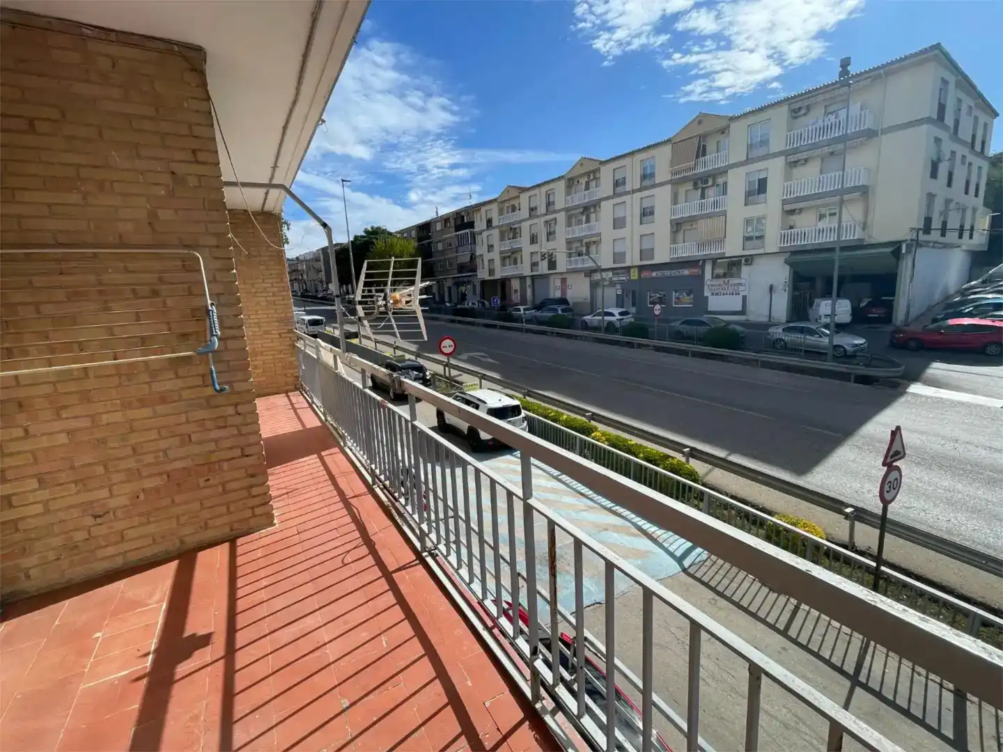 Vista exterior de Piso en venta en Villacarrillo con Amueblado y Balcón