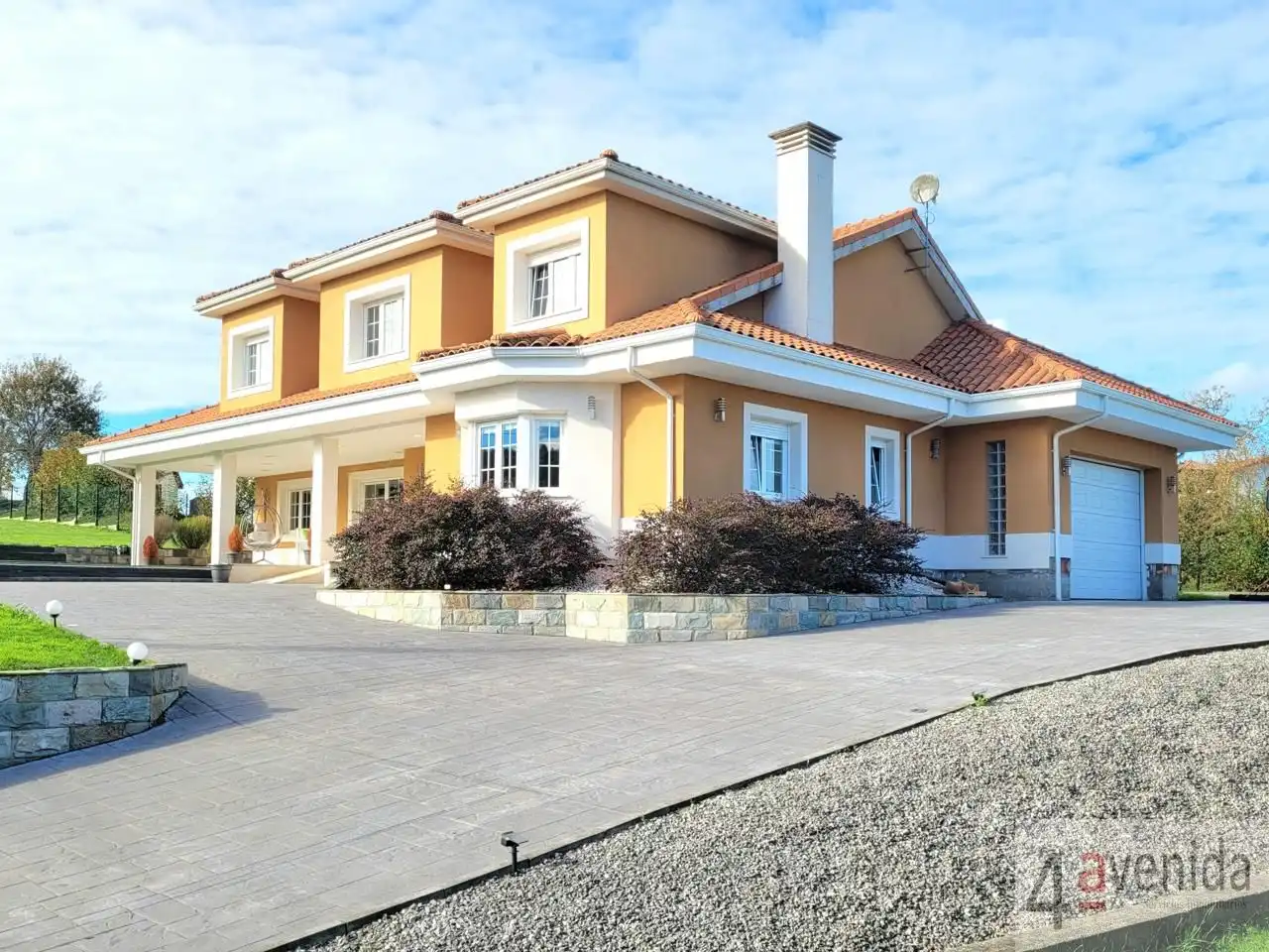 Exterior view of Houses for sale in Las Regueras    with Heating, Private garden and Swimming Pool