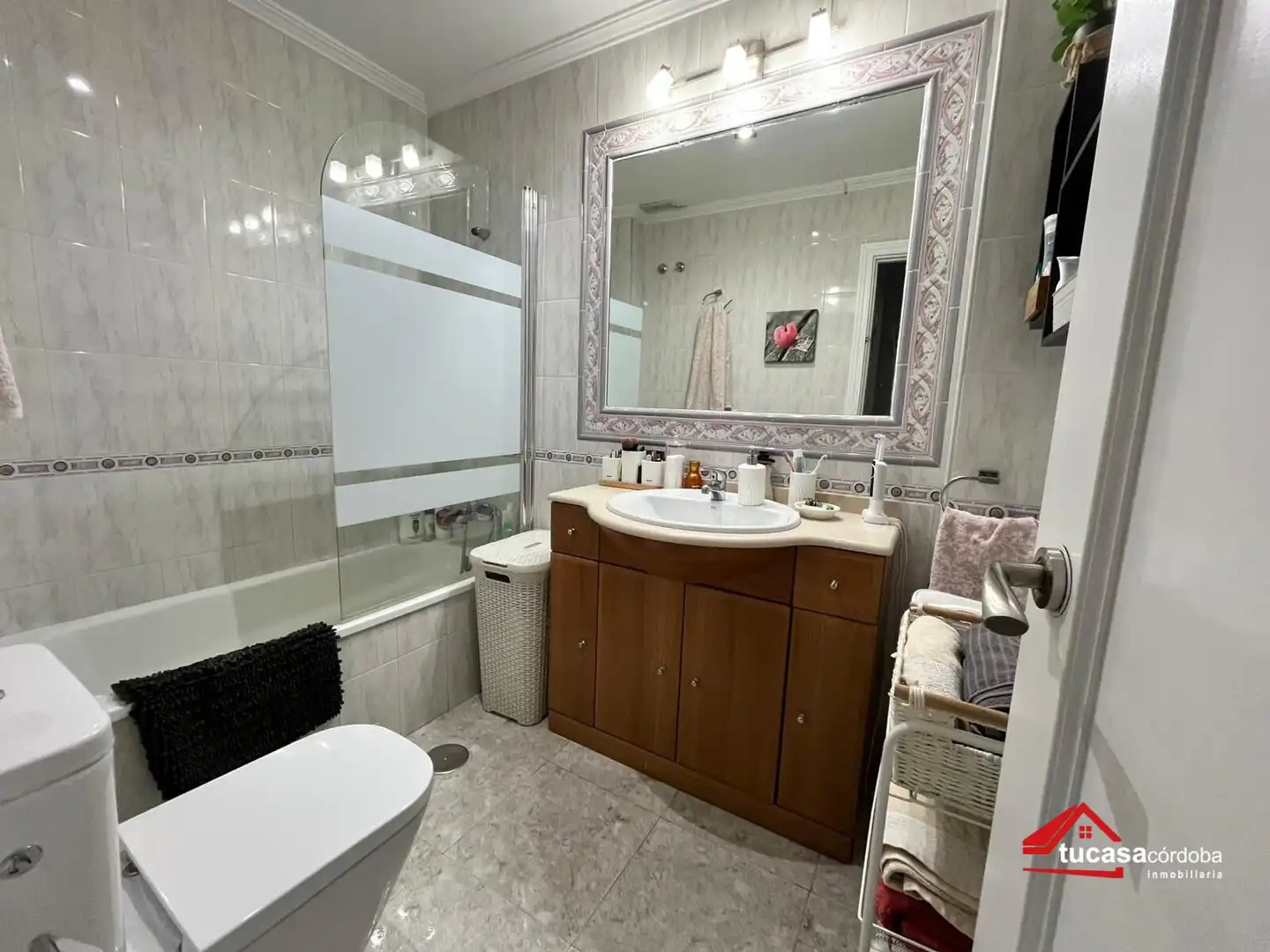 Bathroom of Flat for sale in Córdoba  with Air Conditioner and Terrace