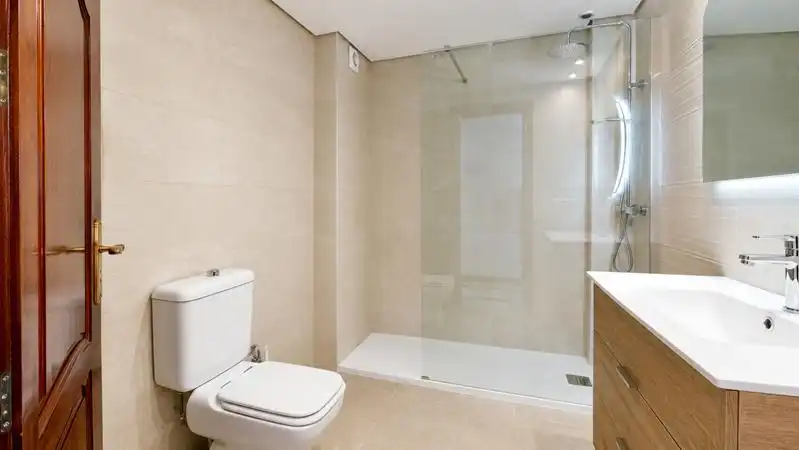 Bathroom of Flat for rent in Estepona  with Air Conditioner, Heating and Terrace