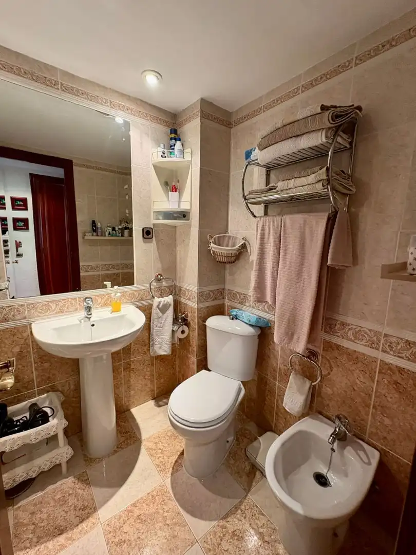 Bathroom of Flat for sale in Sevilla  with Air Conditioner and Heating