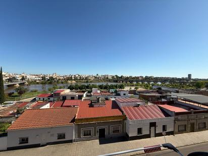 Vista exterior de Apartament en venda en Badajoz Capital amb Aire condicionat, Calefacció i Jardí privat