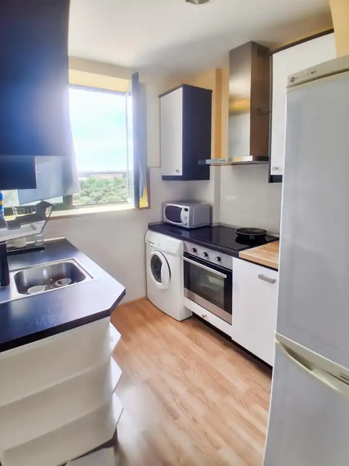 Cocina de Estudio de alquiler en San Sebastián de los Reyes con Terraza