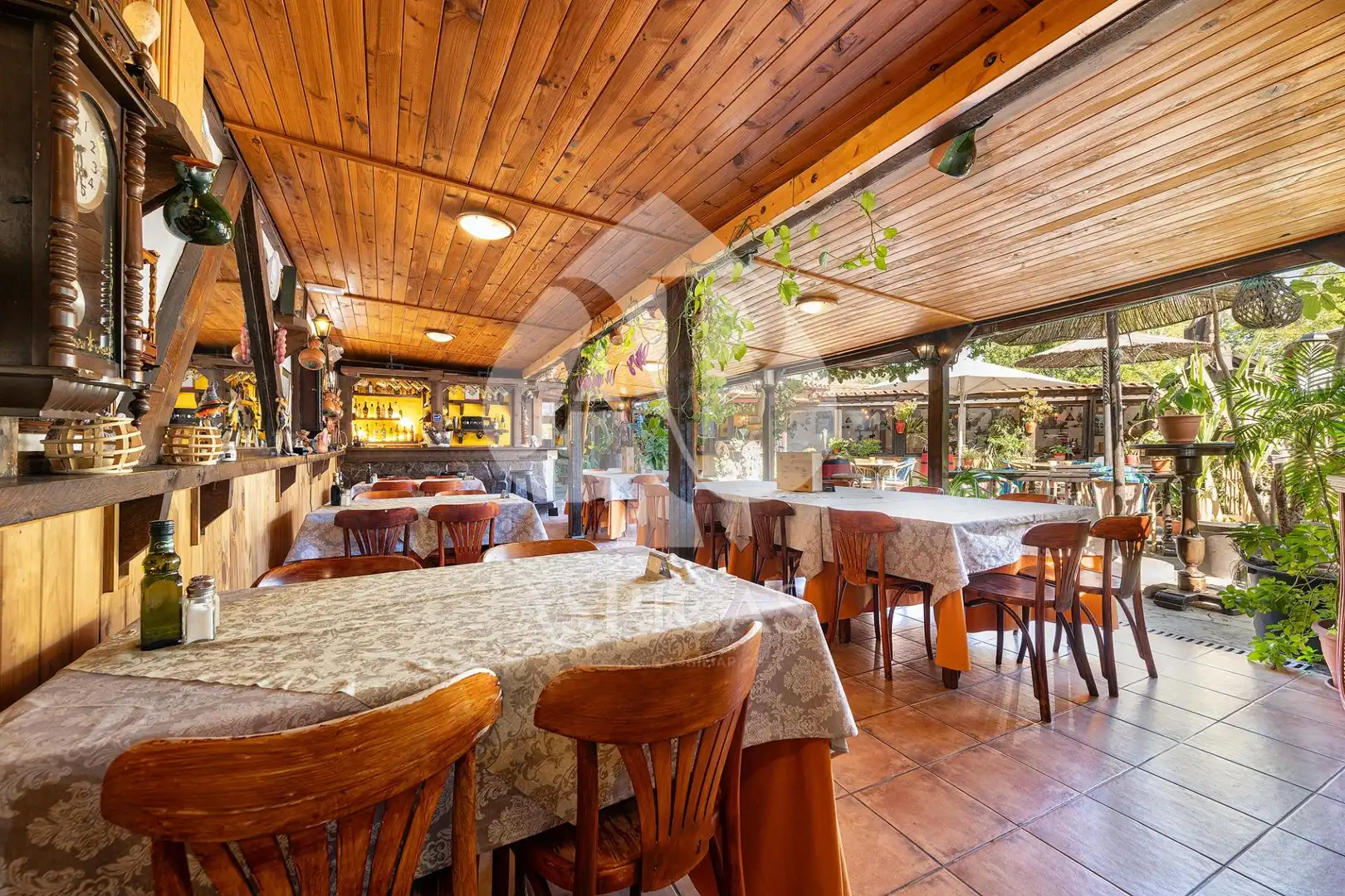Commercial properties for sale in Montaña - La Data