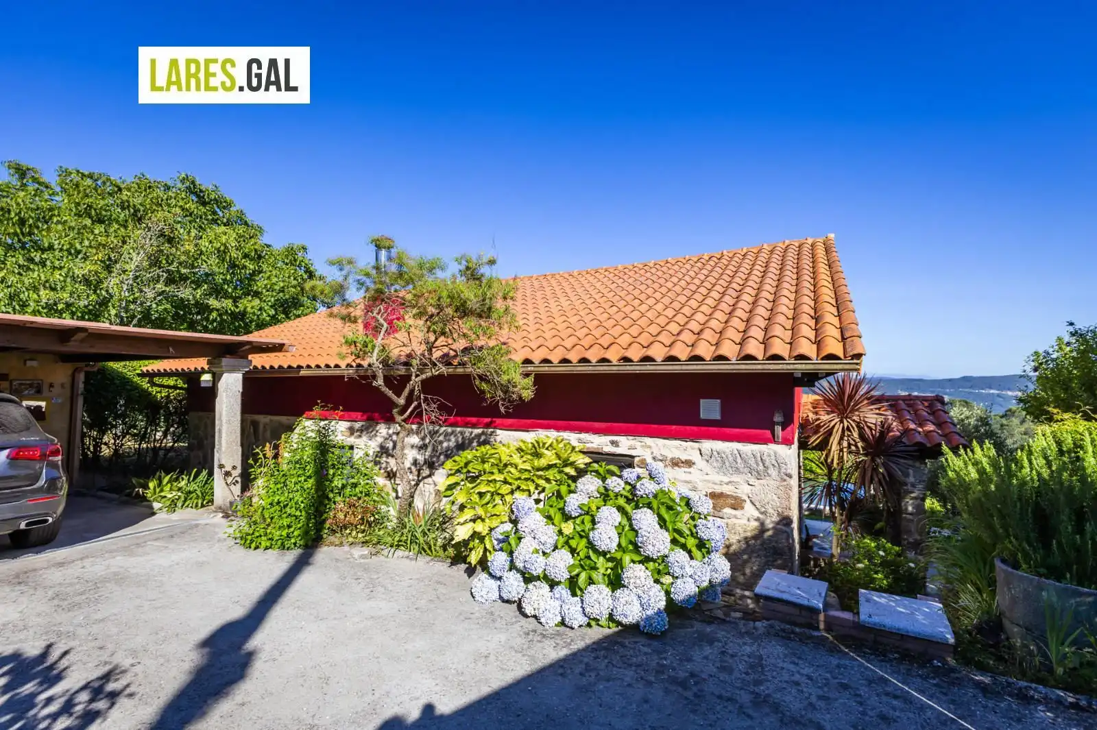 Vista exterior de Casa o xalet en venda en Moaña amb Calefacció, Piscina i Moblat