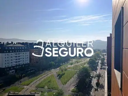 Vista exterior de Piso de alquiler en Bilbao  con Calefacción y Terraza