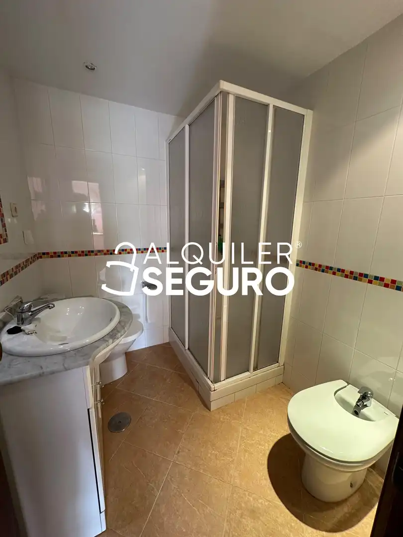 Bathroom of Flat for rent in Málaga  with Air Conditioner, Terrace and Furnished