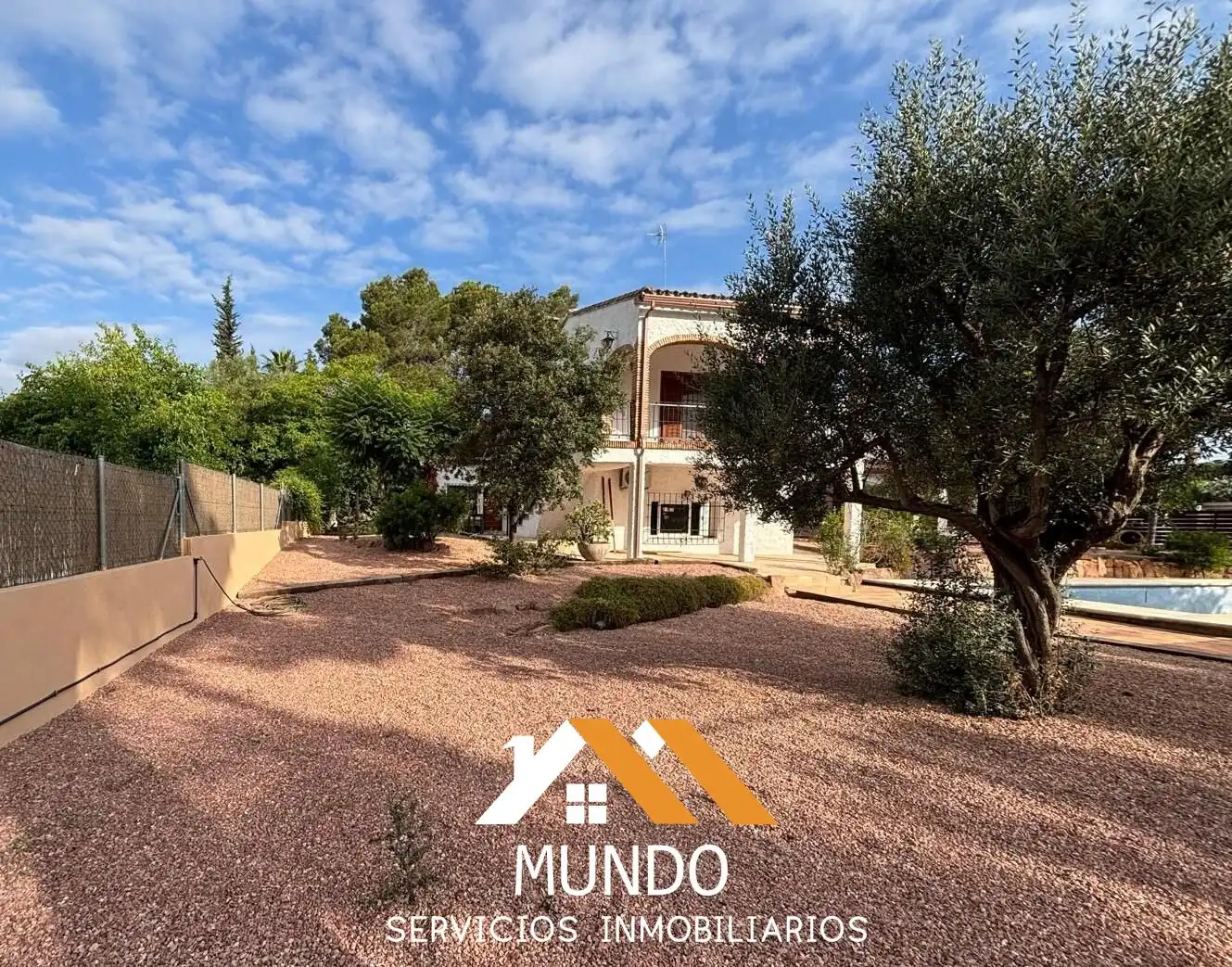 Vista exterior de Casa o xalet de lloguer en Paterna amb Aire condicionat, Calefacció i Terrassa