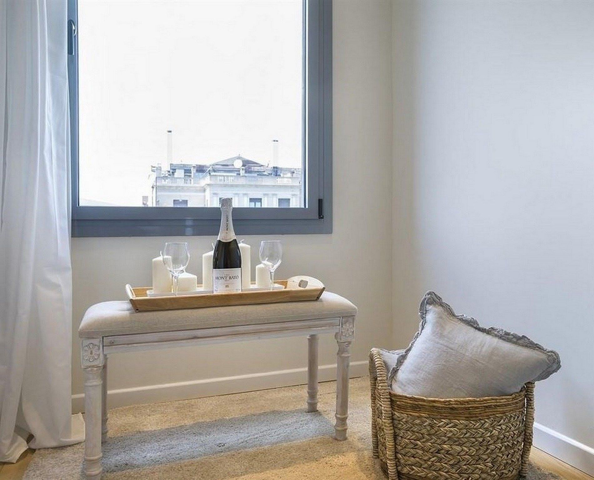 Dormitori de Pis de lloguer en  Valencia Capital amb Aire condicionat, Moblat i TV