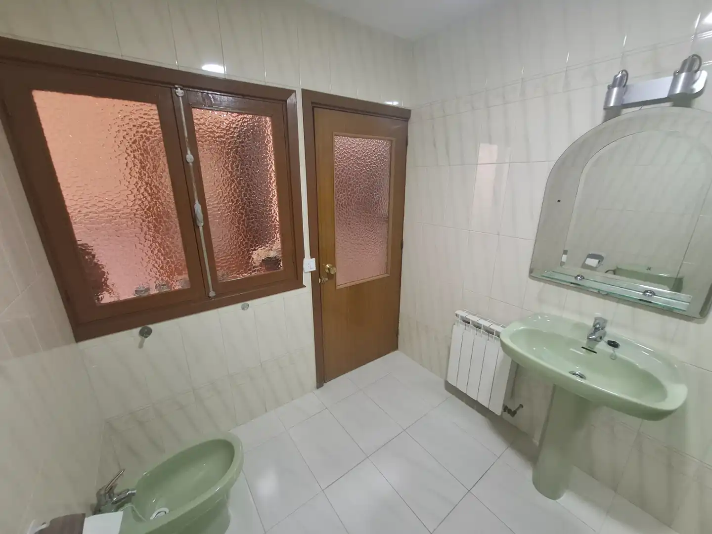 Baño de Casa adosada en venta en Carrión de Calatrava con Calefacción, Terraza y Trastero