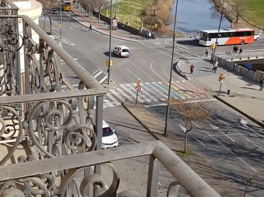 Ufficio con balcone in affitto a Centre Històric