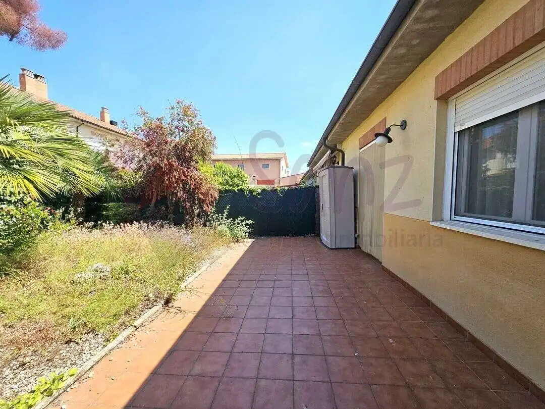 Jardí de Casa adosada en venda en Galilea amb Calefacció, Jardí privat i Terrassa