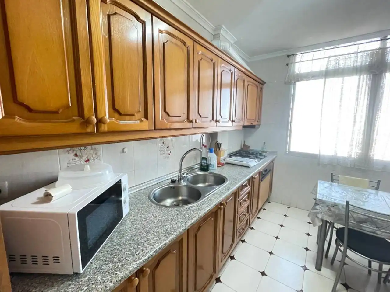 Cuina de Pis en venda en Estepona amb Aire condicionat, Terrassa i Moblat