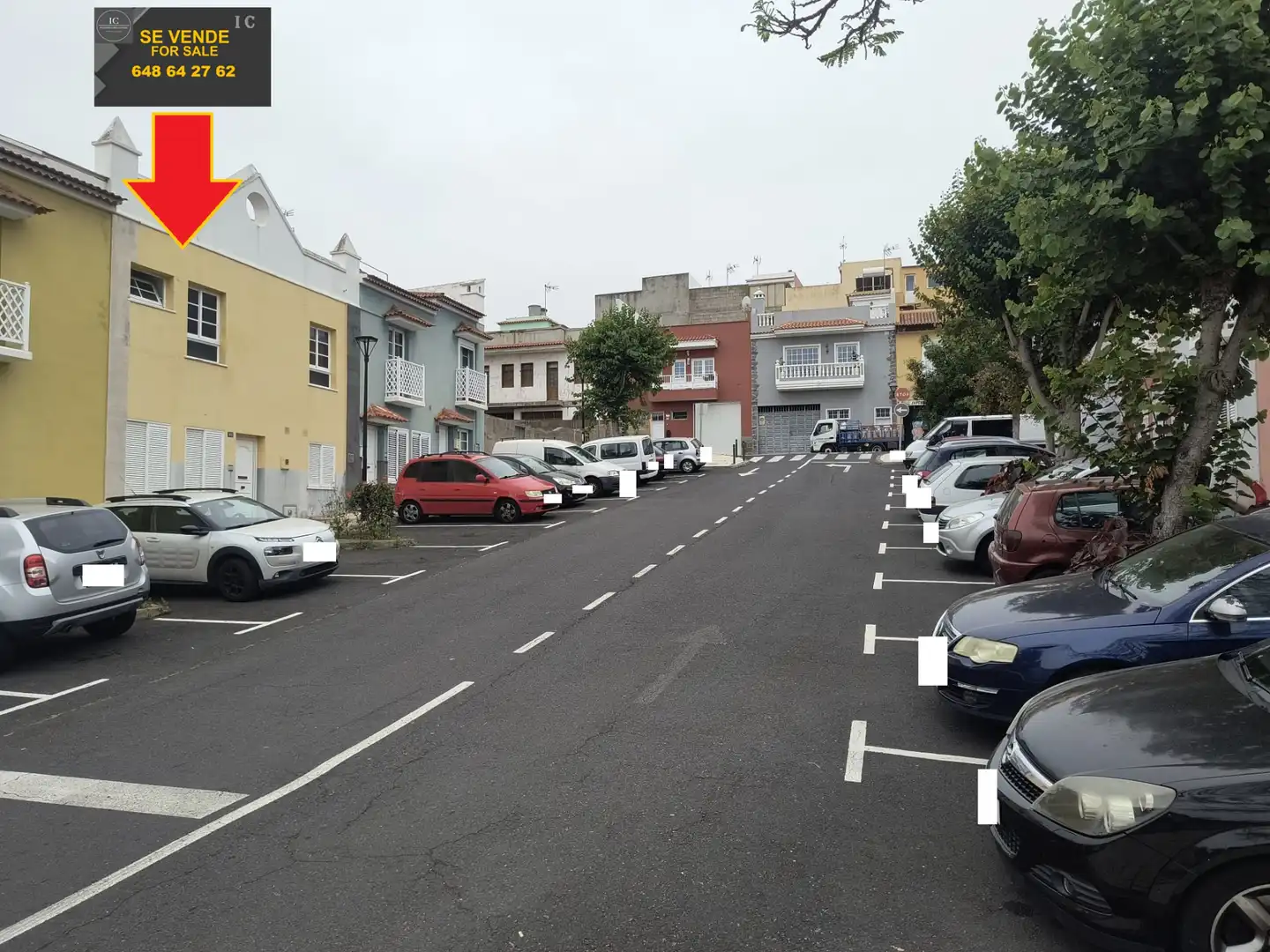 Parkplatz von Einfamilien-Reihenhaus zum Verkauf in Puerto de la Cruz mit Abstellraum, Ofen und Balkon