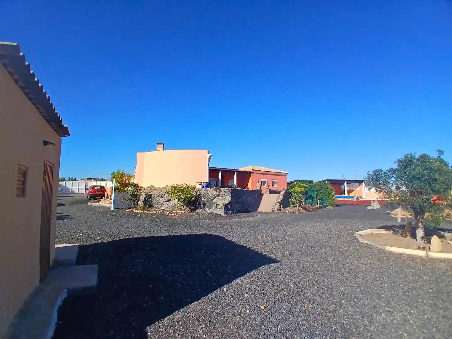 Vista exterior de Casa o xalet en venda en Tuineje amb Aire condicionat, Terrassa i Piscina