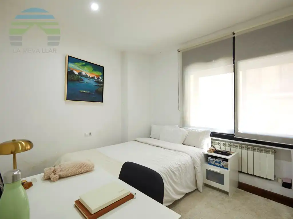 Schlafzimmer von Wohnung zum Verkauf in Barcelona mit Klimaanlage und Heizung