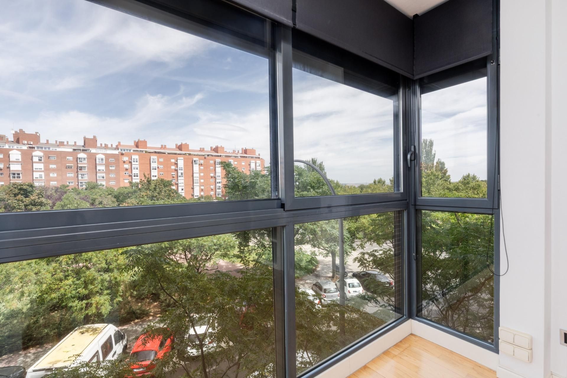 Bedroom of Apartment for sale in  Madrid Capital  with Air Conditioner, Heating and Private garden