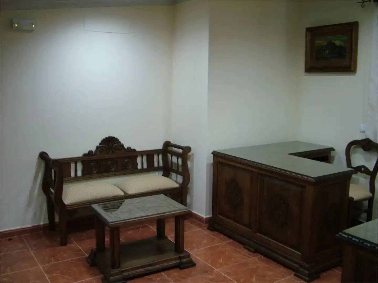 Sala d'estar de Local en venda en Ronda amb Aire condicionat i Moblat