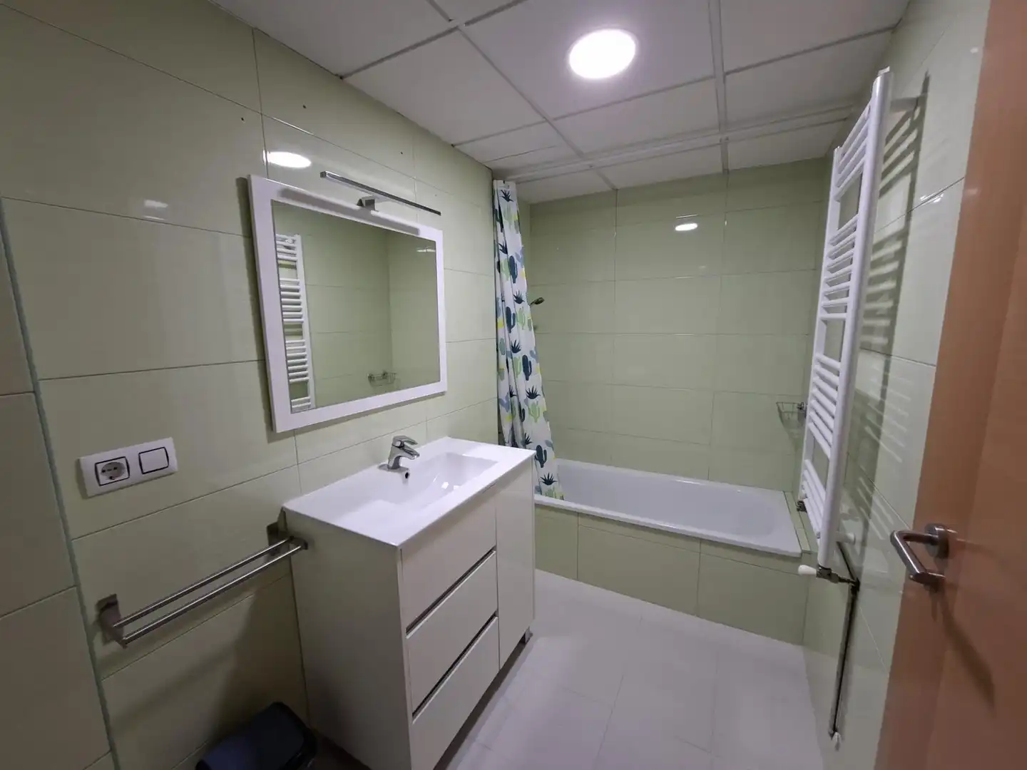 Baño de Planta baja en venta en Paterna con Aire acondicionado, Calefacción y Jardín privado