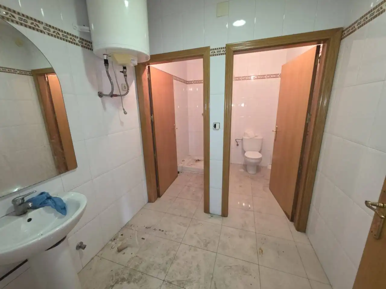 Badezimmer von Fabrikhallen zur Miete in Albacete