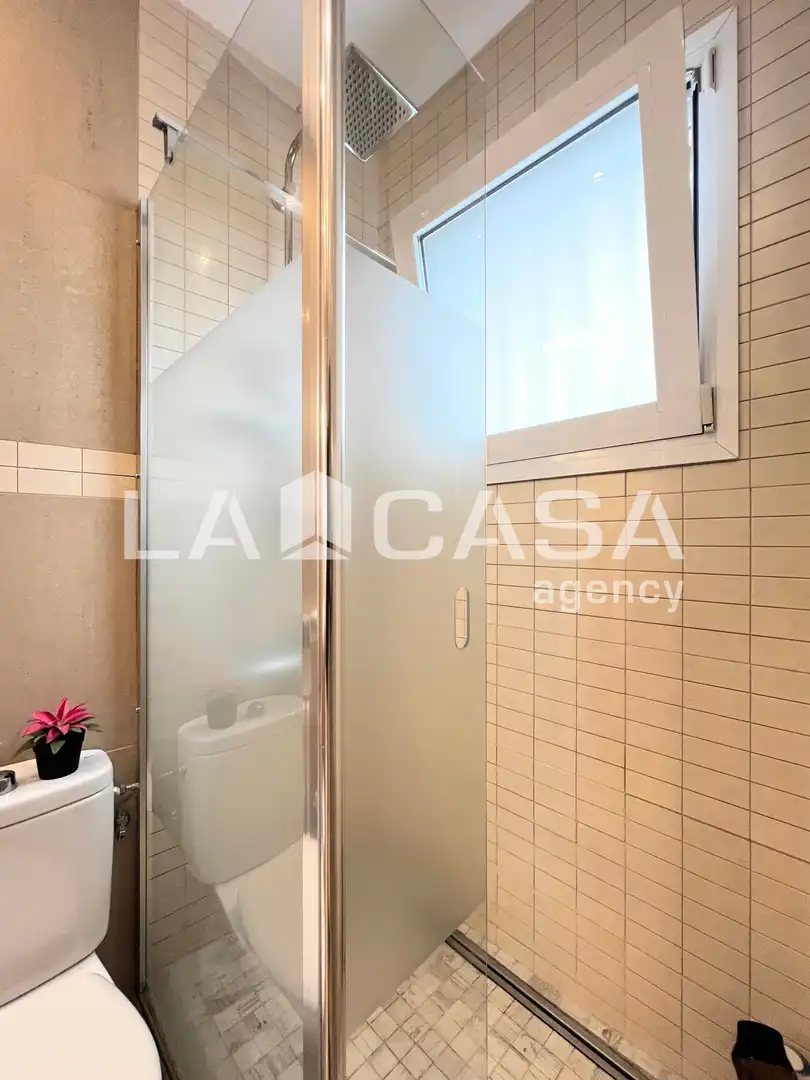 Bany de Casa o xalet en venda en Badalona amb Calefacció, Terrassa i Balcó