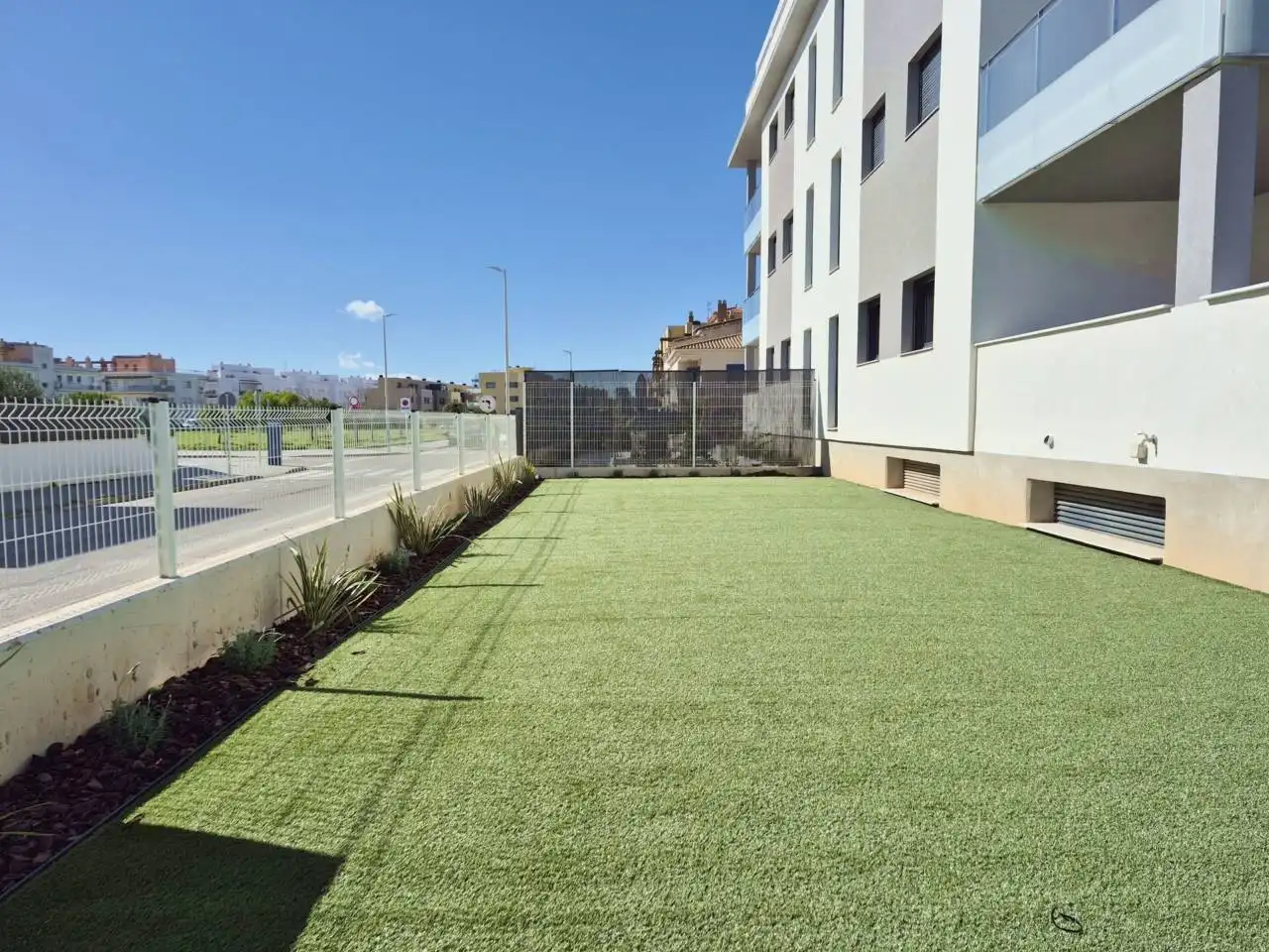 Terrassa de Pis en venda en Cubelles amb Aire condicionat, Calefacció i Jardí privat